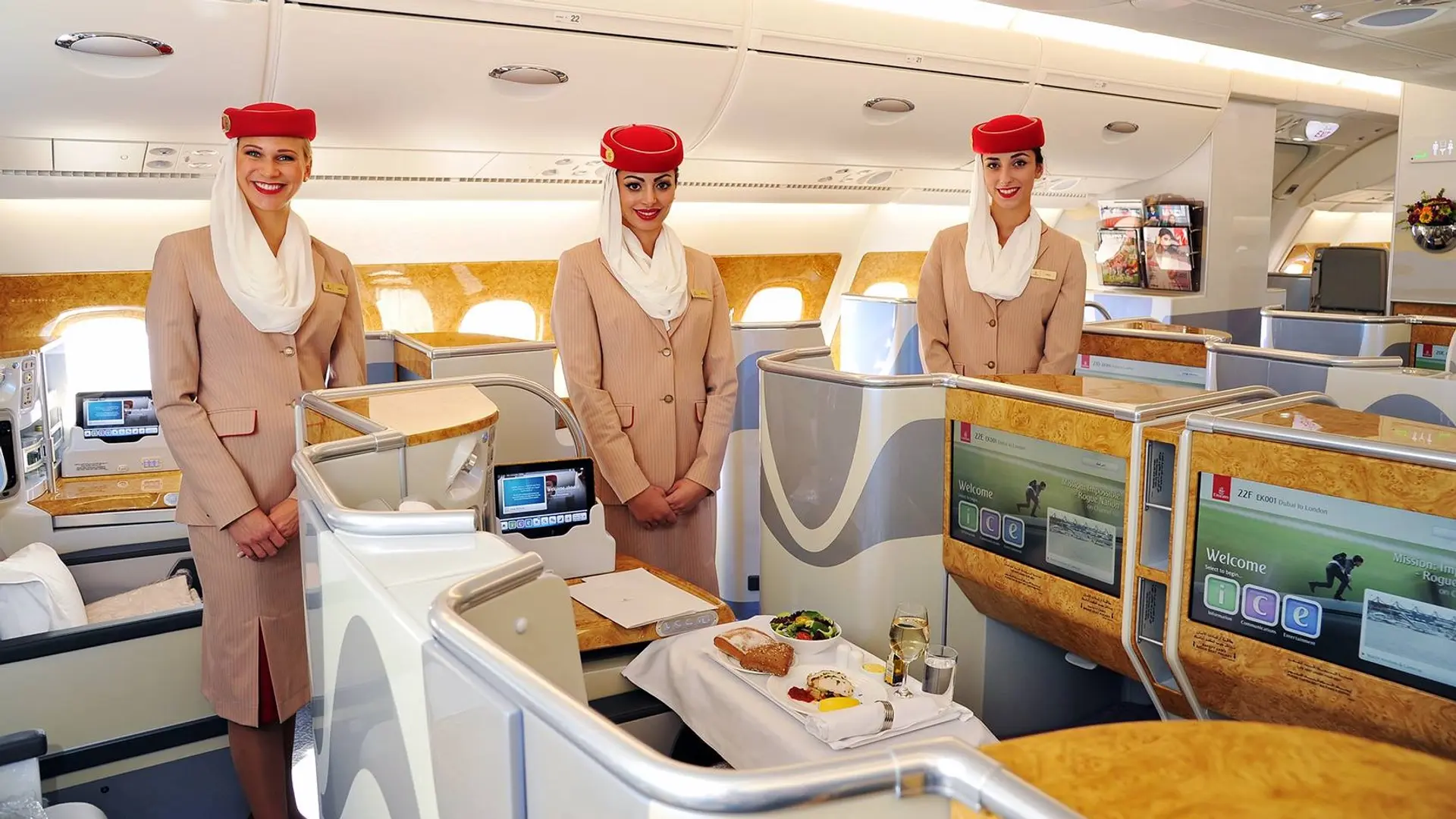 Airline review Service - Emirates - 0