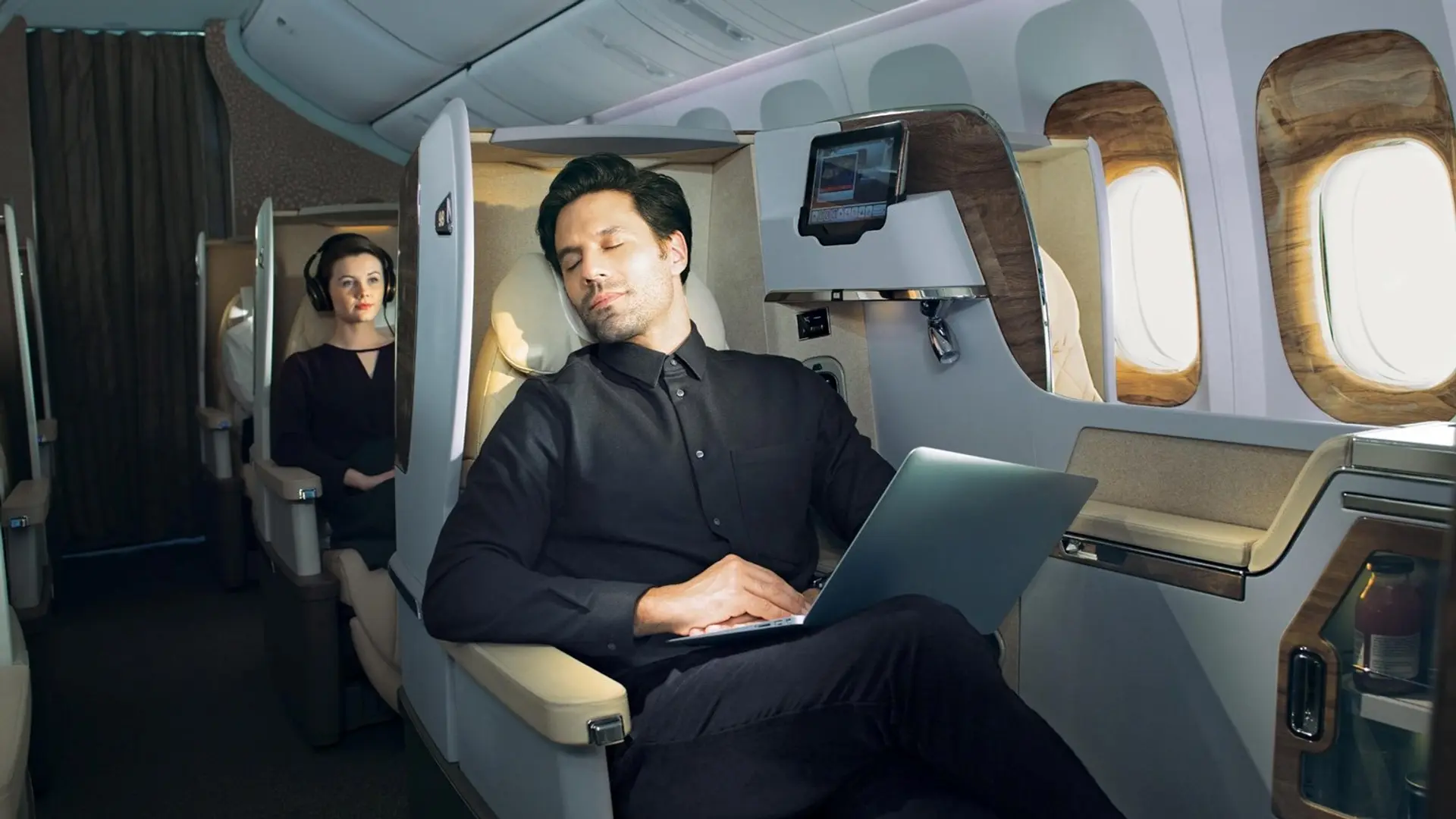 Airline review Cabin & Seat - Emirates - 11