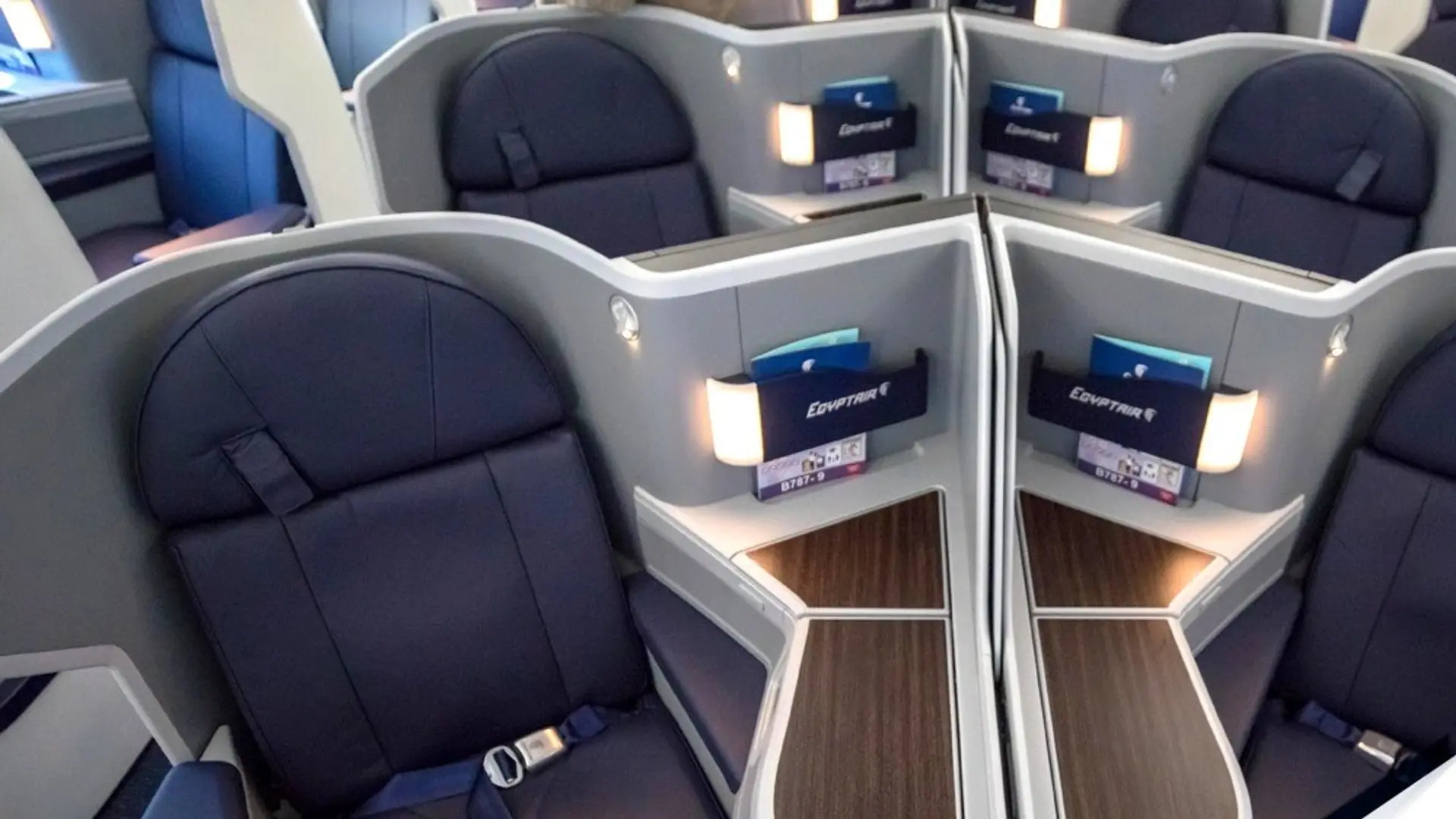 Airline review Cabin & Seat - Egyptair - 2