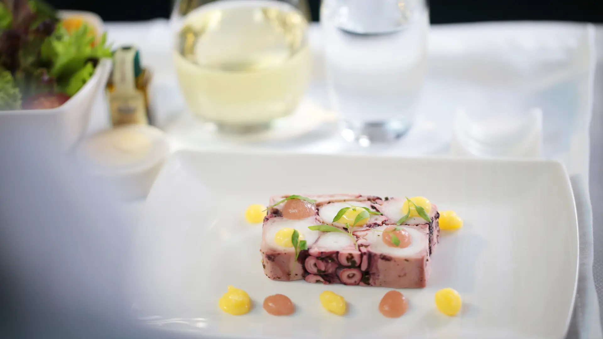 Airline review Cuisine - Cathay Pacific - 4