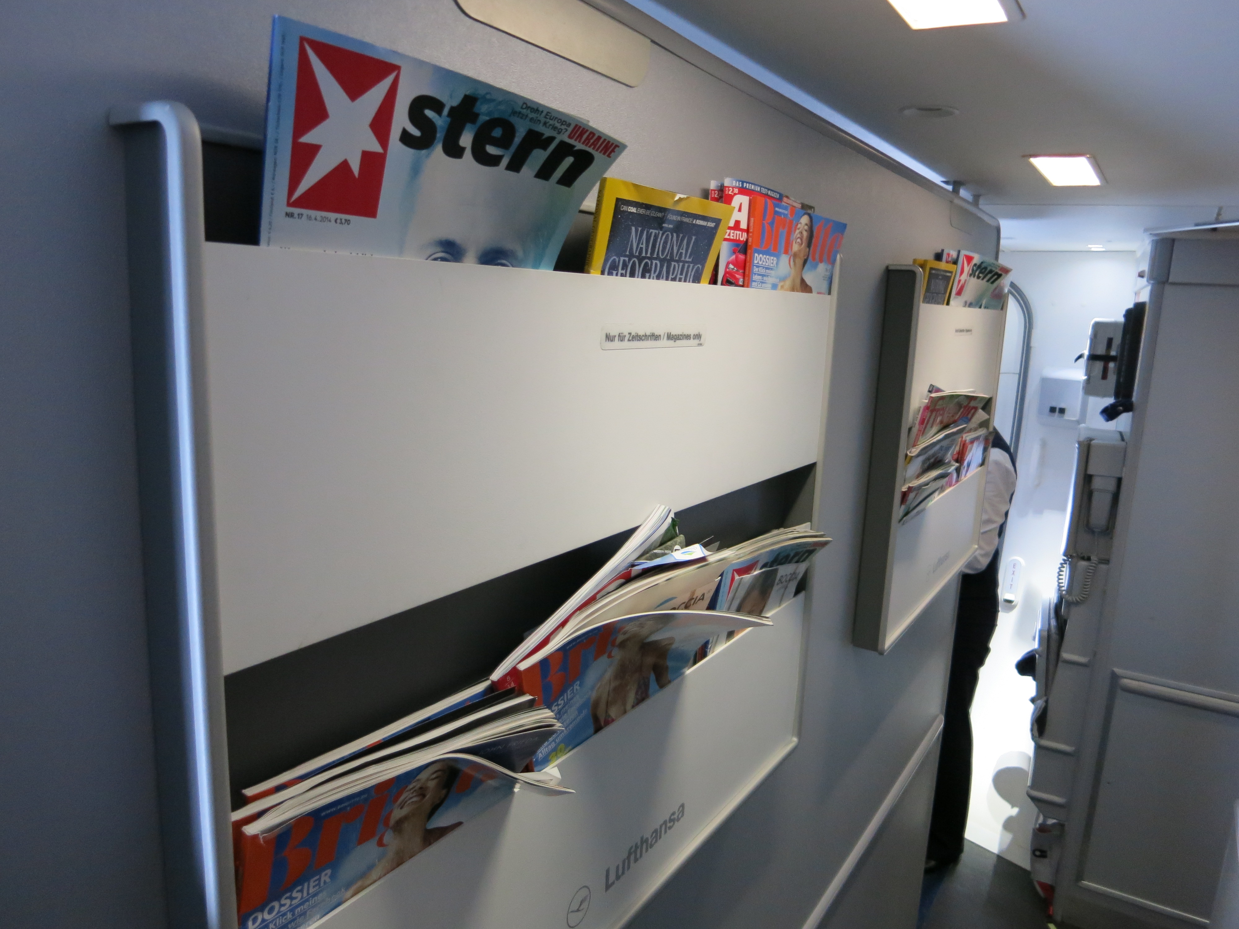 21 tidskrifter economy galley bak.JPG