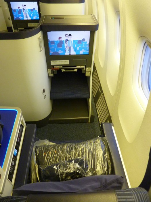 ANA Business NRT-SIN Boeing 777, 10.JPG