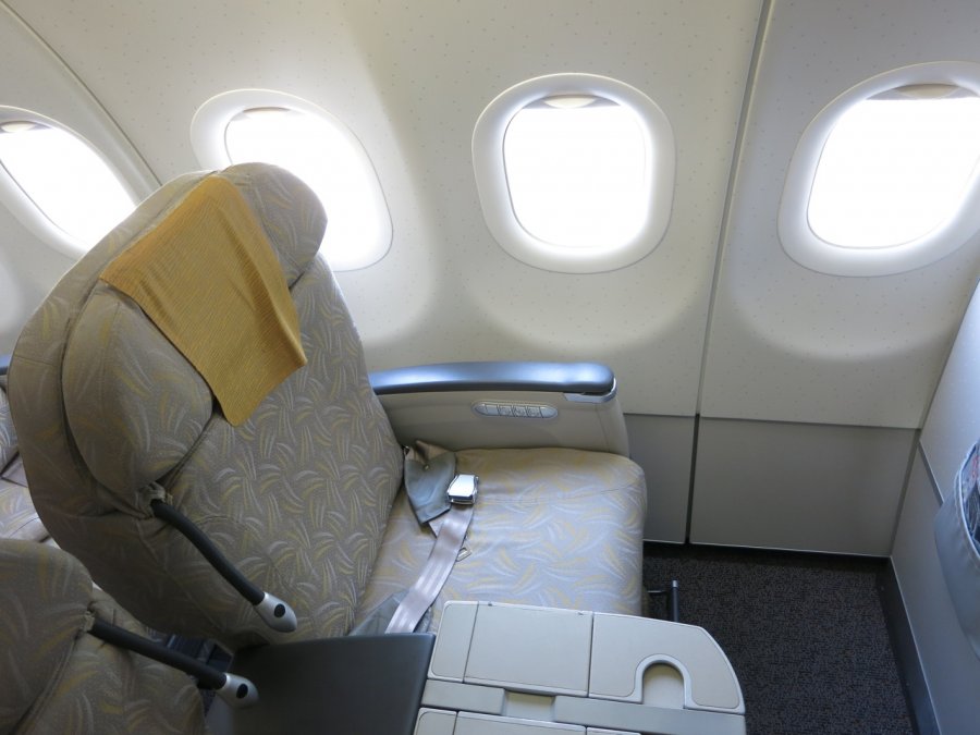 Asiana Business class A321 TAO-ICN, 06.JPG