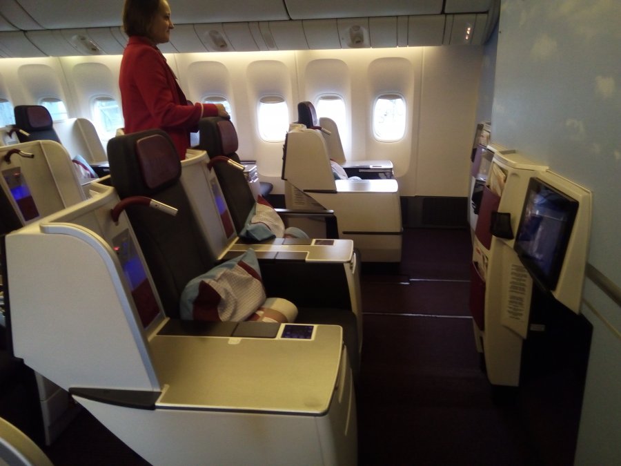 Austrian Business B777 HKG-VIE, 06.jpg