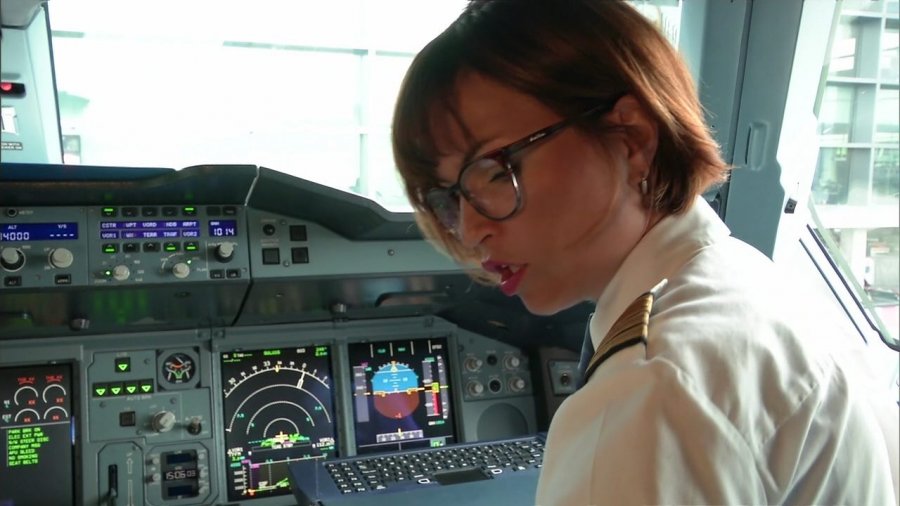 Boxenstopp für eine A380 - Putzen checken ta.trp_000071710.jpg