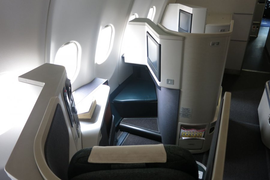 Cathay Pacific Business BKK-HKG, 03.JPG