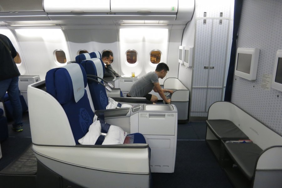 China Eastern Business class A330, BKK-PVG, 004.JPG