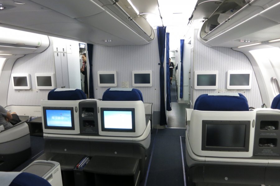 China Eastern Business class A330, BKK-PVG, 009.JPG