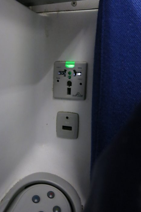 China Eastern Business class A330, BKK-PVG, 014.JPG