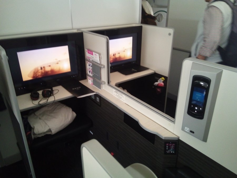 Japan Airlines Business B787 HEL-NRT, 04.jpg