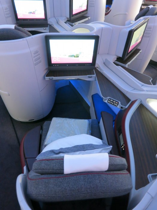 Qatar Airways Business class A350 BRU-DOH, 03.JPG