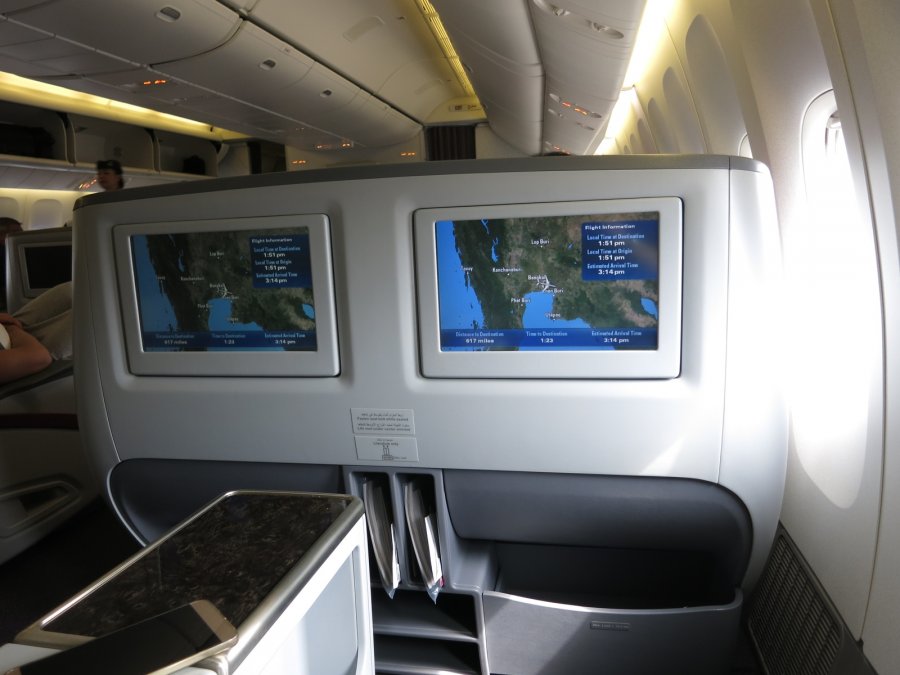 Qatar Airways Business class B777 BKK-HAN, 07.JPG