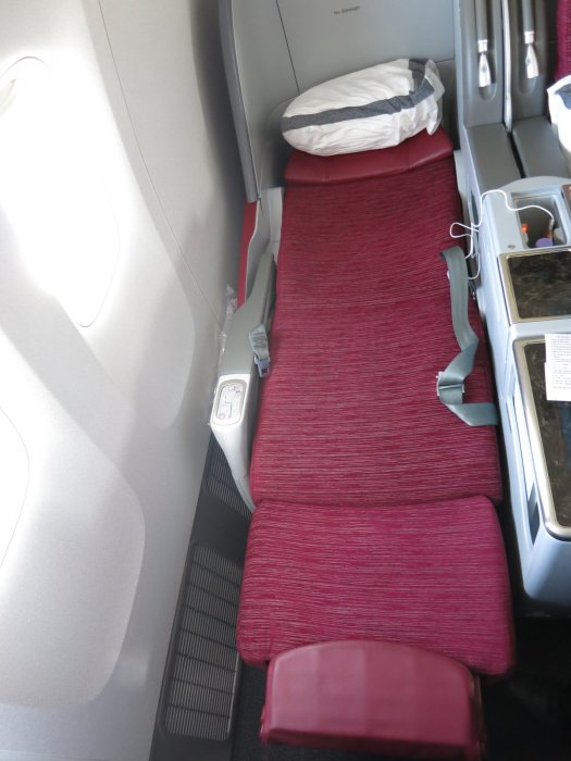 Qatar Airways Business class B777 BKK-HAN, 19.JPG