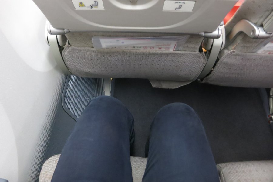 Royal Jordanian Economy B787 HKG-BKK, 08.JPG