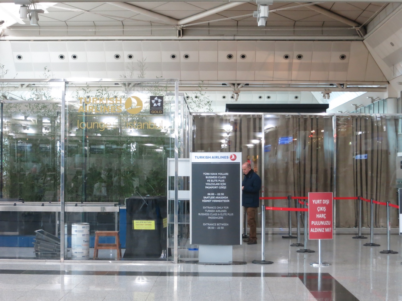 Turkish Airlines CIP Lounge, Istanbul, 002.JPG