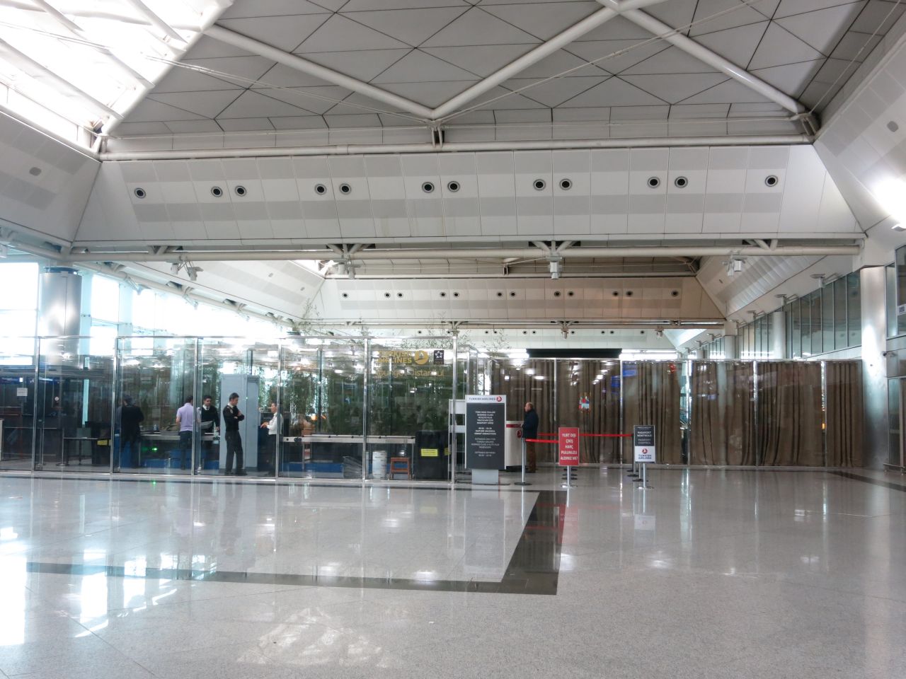 Turkish Airlines CIP Lounge, Istanbul, Fast track, 001.JPG