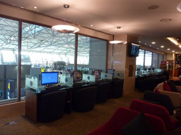 HUB Lounge West ICN 03.jpg HUB Lounge West ICN 03.jpg