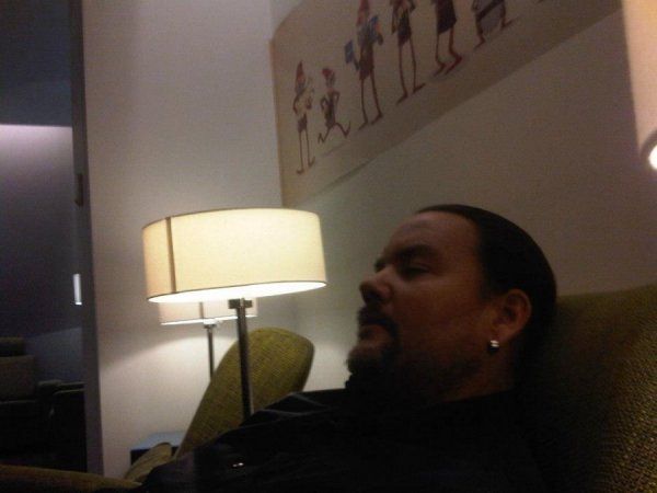 Icelandair Saga Lounge Keflavik Airport.jpg