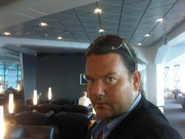 Lufthansa Senator Lounge Berlin Airport.jpg