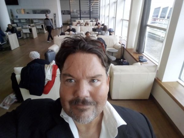 Brussel Airlines The Suite Lounge Brussel Airport.jpg