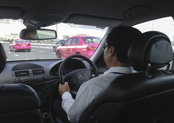 iphone 1206.jpg iphone 1206.jpg