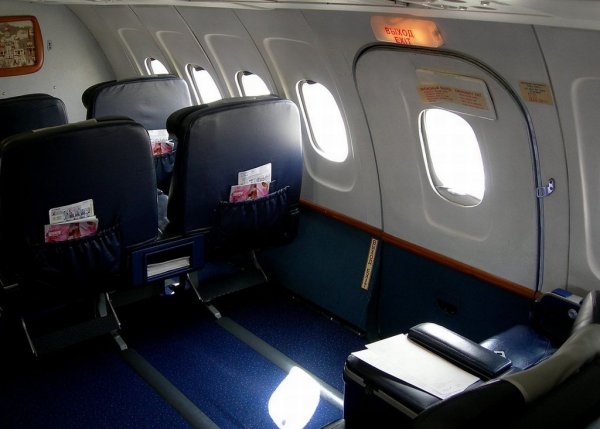 Aeroflot_Tu154_BusinessClass.jpg Aeroflot_Tu154_BusinessClass.jpg