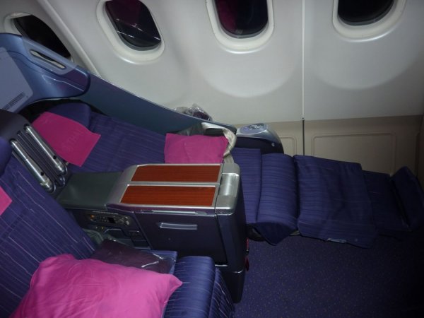 THAI Business class Airbus A340_03.jpg THAI Business class Airbus A340_03.jpg