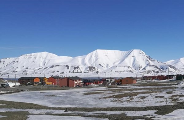 Longyearbyen.jpg Longyearbyen.jpg