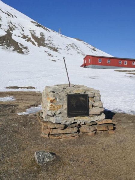 Minne av Longyear.jpg Minne av Longyear.jpg